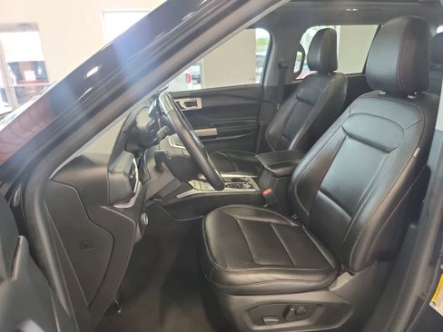 Used 2023 Ford Explorer XLT w/ Equipment Group 202A AWD/4WD image 15