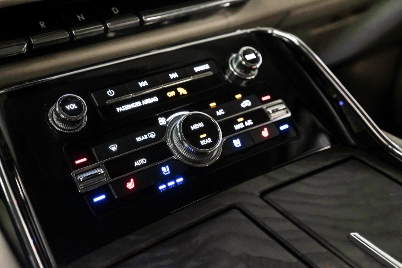 Used 2020 Lincoln Navigator 2WD image 24