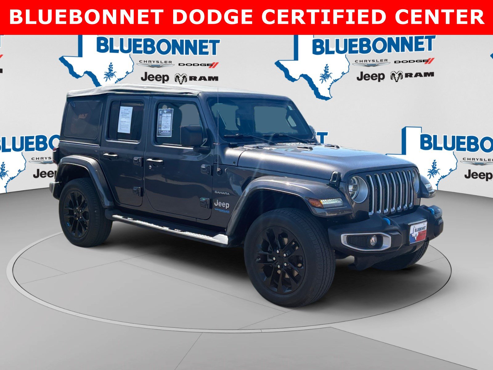 Used 2022 Jeep Wrangler Unlimited Sahara AWD/4WD image 3