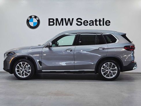 New 2026 BMW X5 xDrive50e w/ Premium Package AWD/4WD image 3