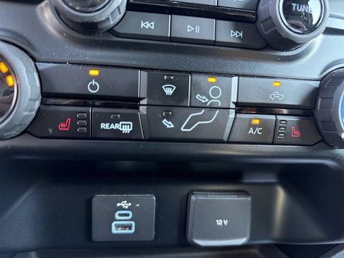 Used 2023 Ford F250 XLT w/ XLT Premium Package AWD/4WD image 32
