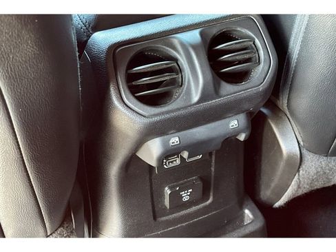 Used 2020 Jeep Wrangler Unlimited Sahara image 40