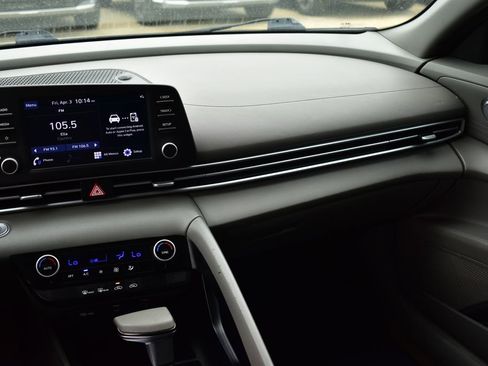 Used 2022 Hyundai Elantra SEL FWD image 19