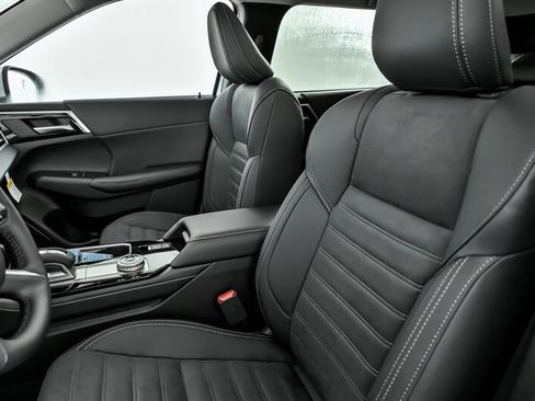 New 2026 Mitsubishi Outlander SE image 13