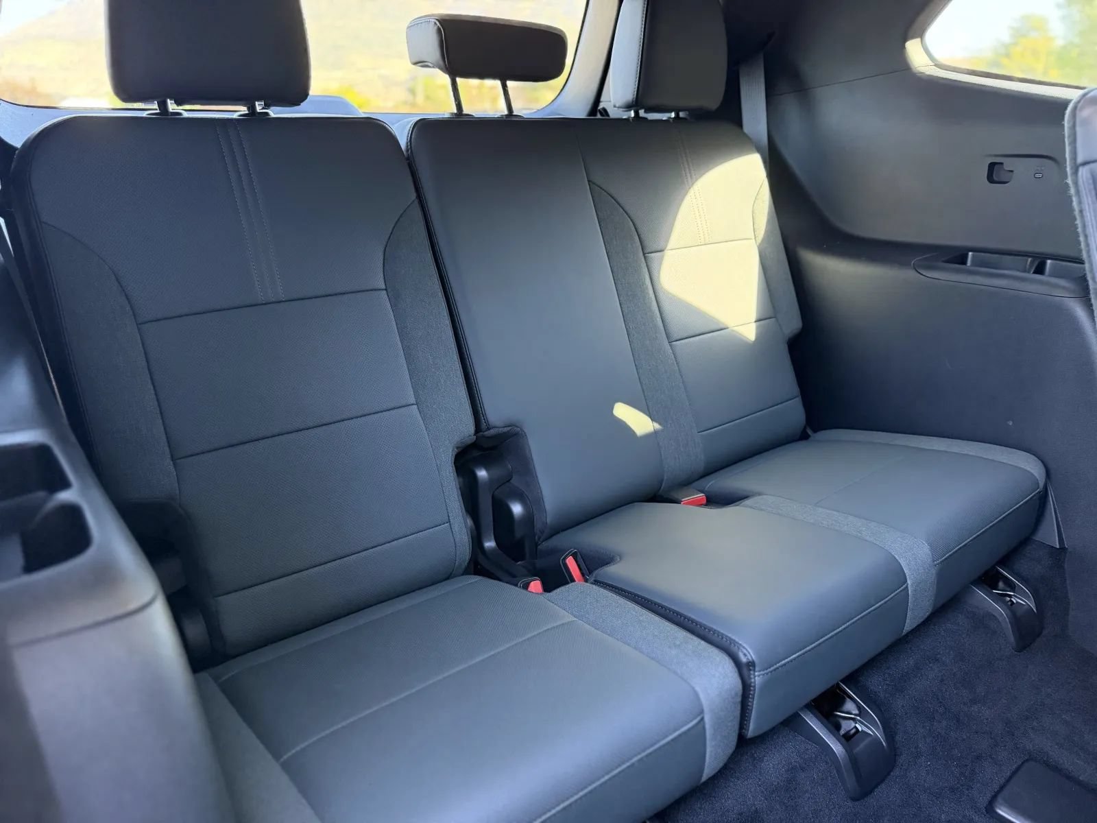 Used 2026 GMC Acadia AT4 w/ LPO, Floor Liner Package AWD/4WD image 19