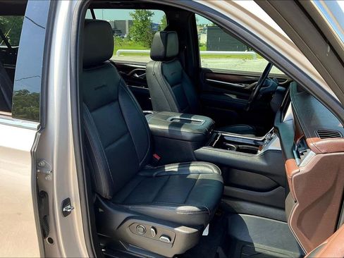 Used 2021 GMC Yukon XL Denali w/ Denali Premium Package AWD/4WD image 7