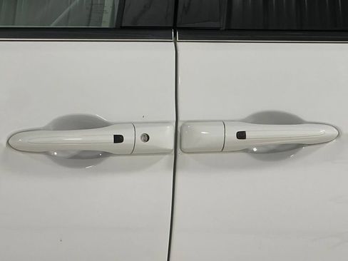 Used 2022 Chrysler Pacifica Touring-L FWD image 19