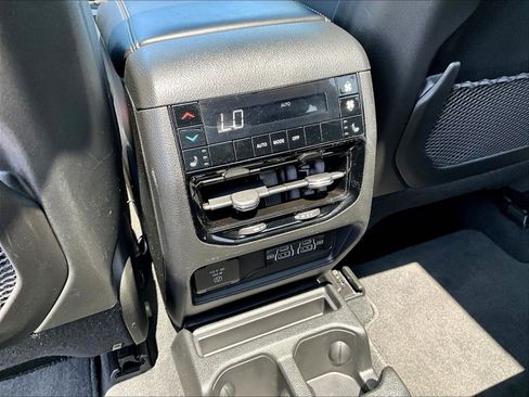 Used 2024 Jeep Grand Cherokee L Limited AWD/4WD image 10