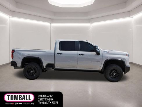 Used 2026 Chevrolet Silverado 2500 ZR2 AWD/4WD image 8