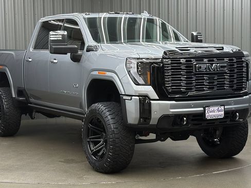 Used 2026 GMC Sierra 3500 Denali Ultimate AWD/4WD image 7