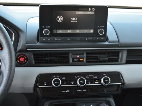 Used 2023 Honda Pilot LX image 15