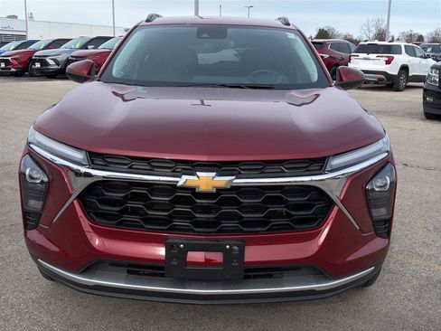 Used 2024 Chevrolet Trax LT w/ Driver Confidence Package FWD image 3