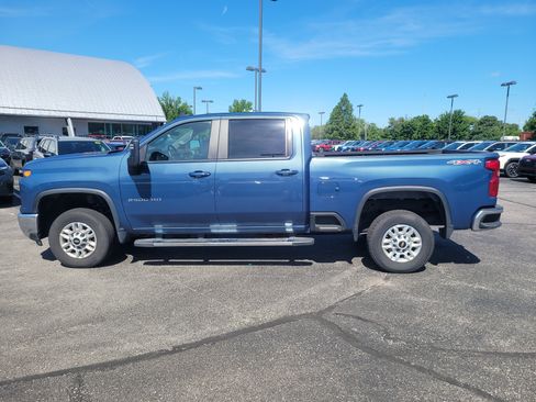 Used 2025 Chevrolet Silverado 2500 LT w/ Convenience Package AWD/4WD image 9