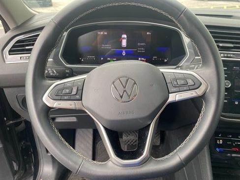 Used 2024 Volkswagen Tiguan SE w/ Panoramic Sunroof Package AWD/4WD image 17