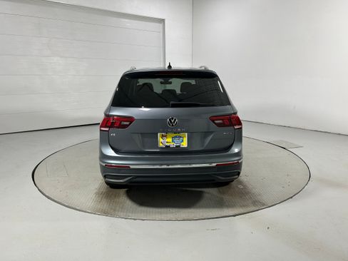 Used 2022 Volkswagen Tiguan SE AWD/4WD image 31
