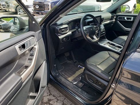 Used 2023 Ford Explorer XLT w/ Equipment Group 202A AWD/4WD image 6