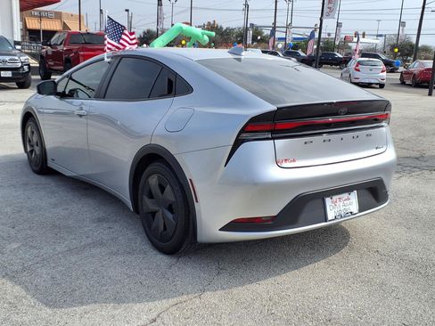 Used 2025 Toyota Prius LE image 7