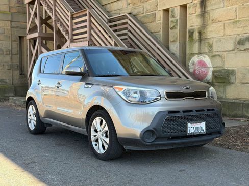 Used 2014 Kia Soul + FWD image 2
