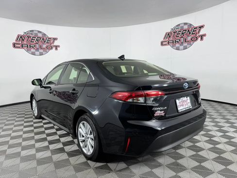 Used 2024 Toyota Corolla XLE image 5