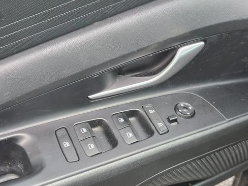 Used 2021 Hyundai Elantra SE FWD image 16
