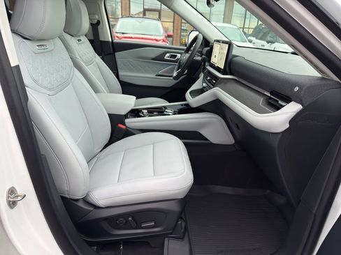 New 2026 Ford Explorer Platinum w/ LUX Leather Package image 40