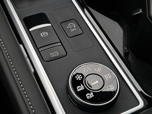 New 2026 Nissan Pathfinder SL image 19