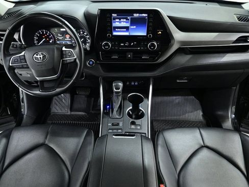 Used 2022 Toyota Highlander XLE image 13