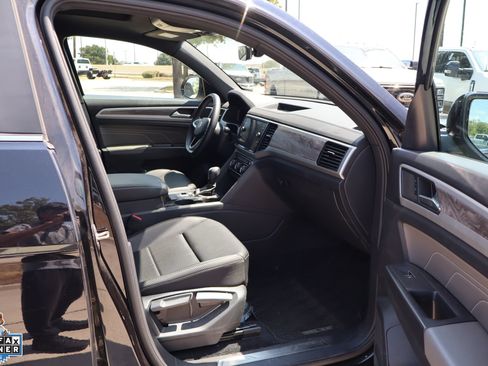 Used 2023 Volkswagen Atlas Cross Sport SE w/ Panoramic Sunroof Package FWD image 30
