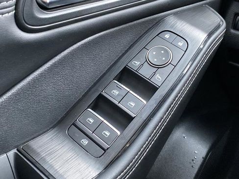 Used 2025 Nissan Rogue SL w/ SL Premium Package image 29