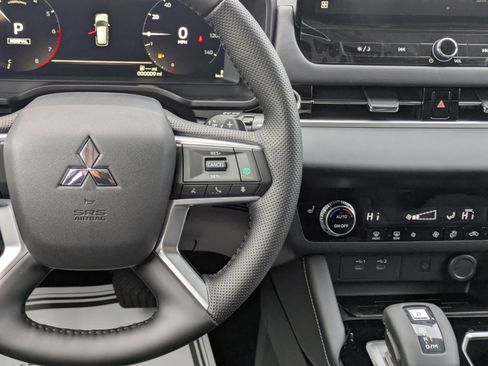 New 2026 Mitsubishi Outlander SE FWD image 20