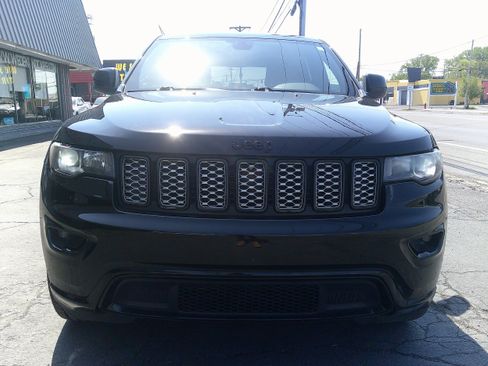 Used 2018 Jeep Grand Cherokee Altitude AWD/4WD image 11