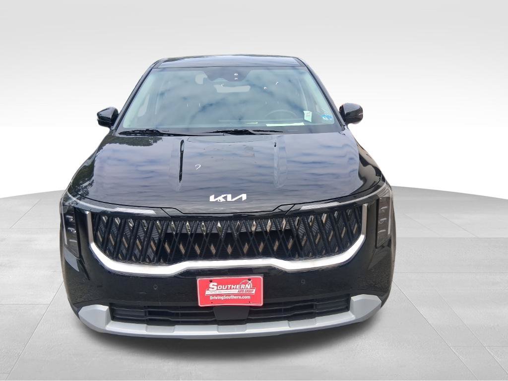 Certified 2026 Kia Carnival FWD image 2