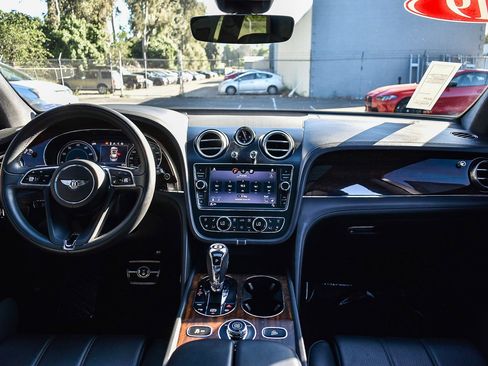 Used 2019 Bentley Bentayga image 12