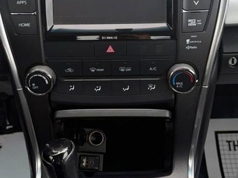 Used 2017 Toyota Camry SE w/ Moonroof Package image 18