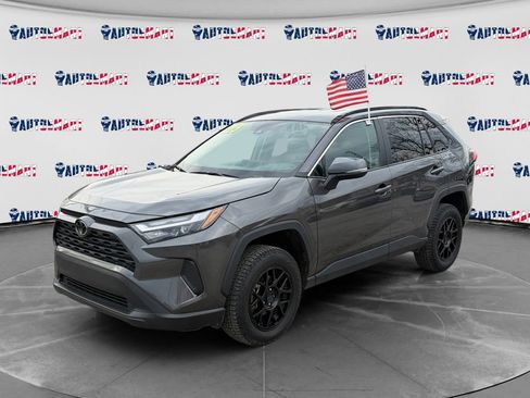 Used 2025 Toyota RAV4 XLE AWD/4WD image 3