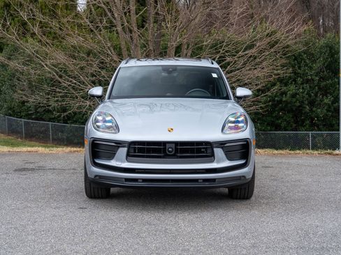 Certified 2025 Porsche Macan image 10