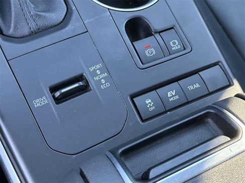 Used 2021 Toyota Highlander XLE image 22