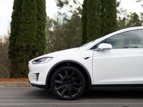 Used 2020 Tesla Model X Long Range image 9