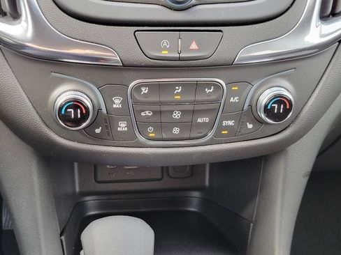 Used 2023 Chevrolet Equinox LT FWD image 19