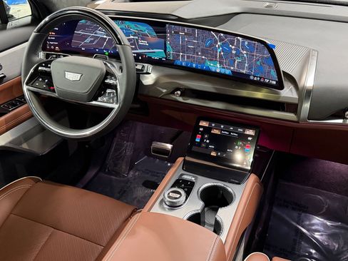 New 2026 Cadillac Vistiq Platinum AWD/4WD image 4