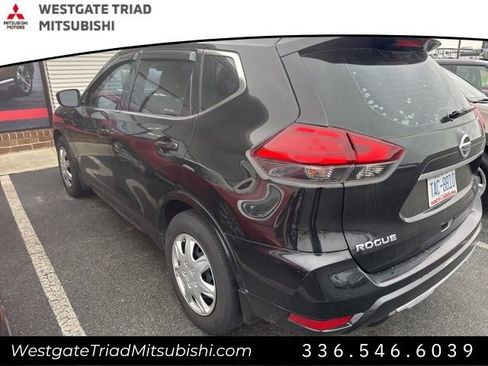Used 2017 Nissan Rogue S image 7