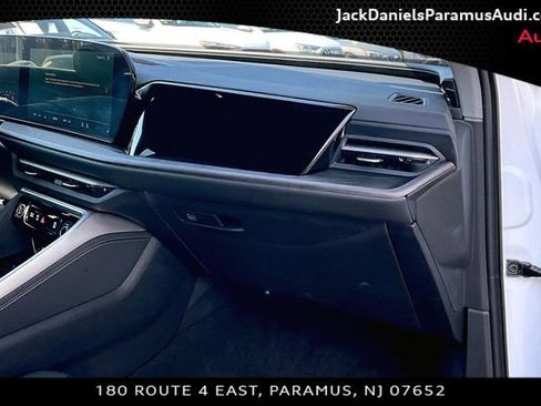 Used 2025 Audi Q5 Premium w/ Convenience Package image 13