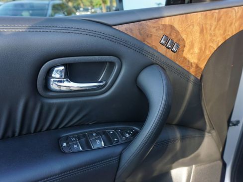 Used 2023 Nissan Armada SL w/ Captain's Chairs Package image 4