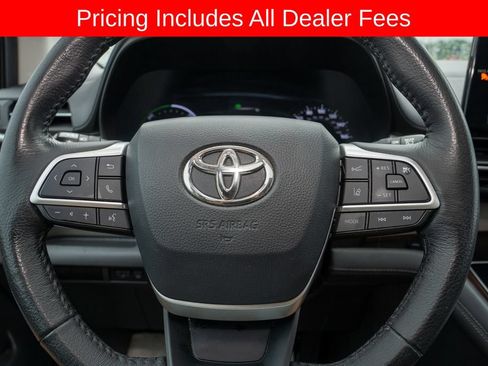 Used 2022 Toyota Sienna XLE FWD image 14