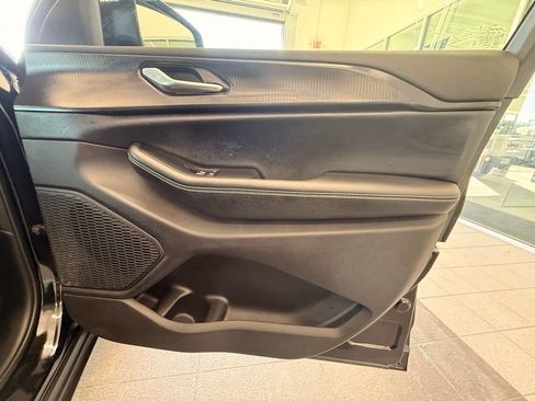 Used 2025 Jeep Grand Cherokee L Altitude image 42