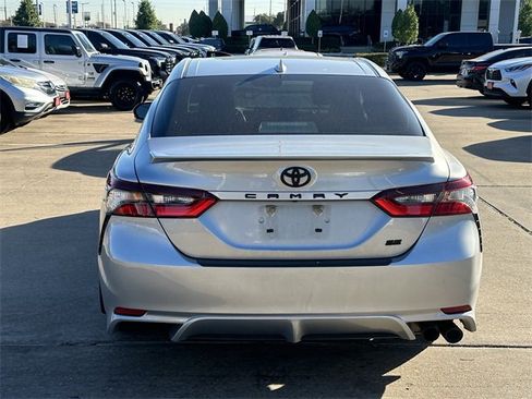 Used 2022 Toyota Camry SE image 6
