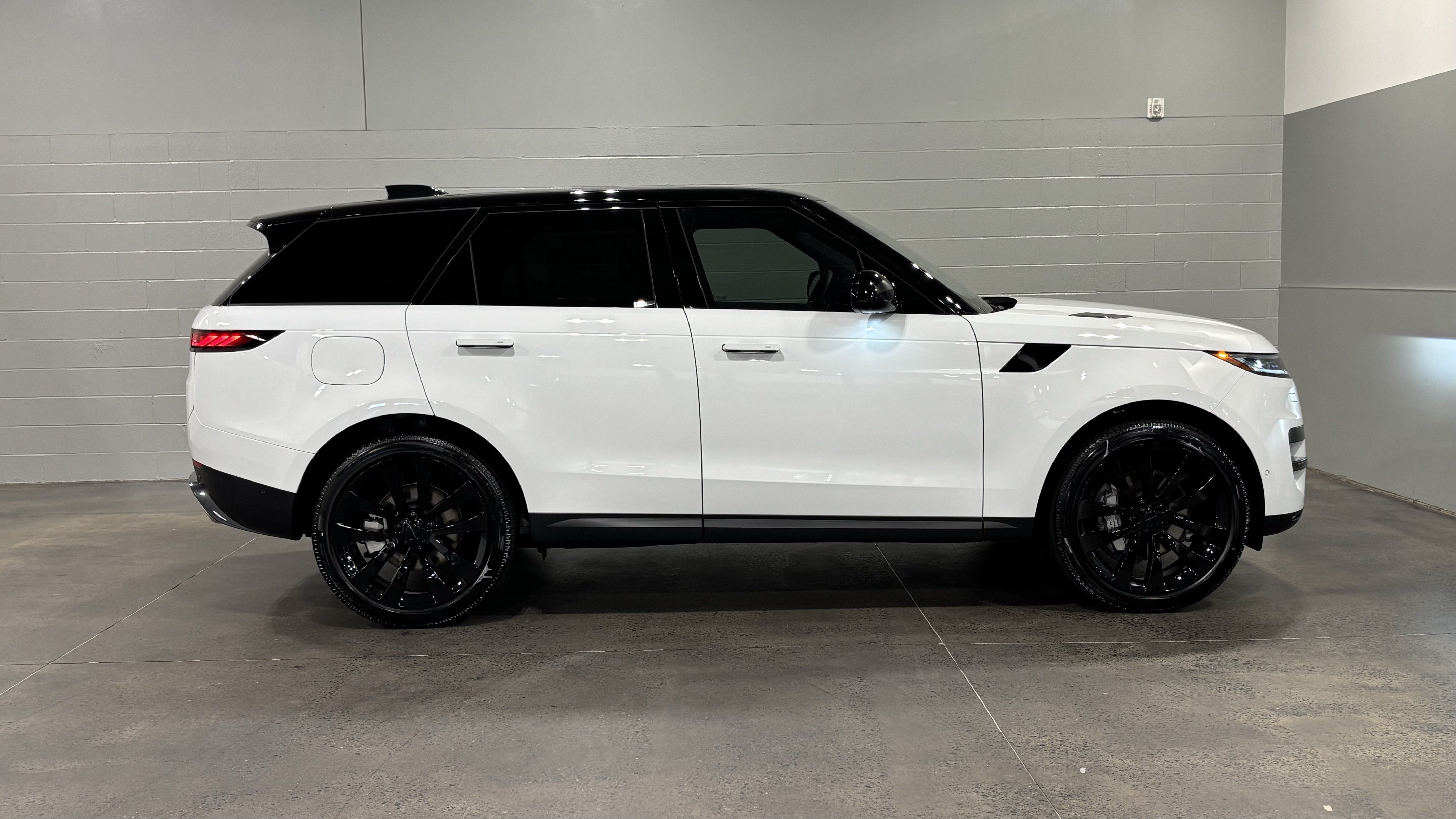 New 2026 Land Rover Range Rover Sport SE AWD/4WD image 13