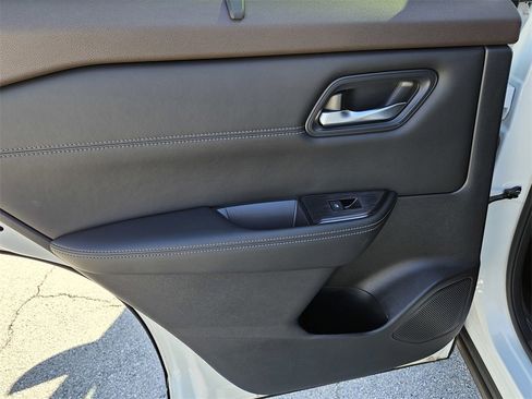 Used 2023 Nissan Rogue SV w/ SV Premium B Package image 25