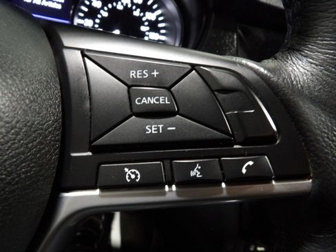 Used 2019 Nissan Rogue SV AWD/4WD image 17