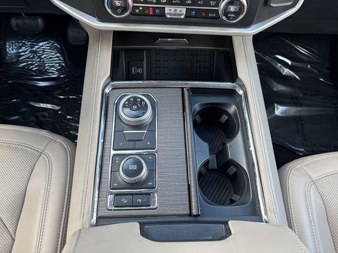 Used 2023 Ford Expedition Limited image 20